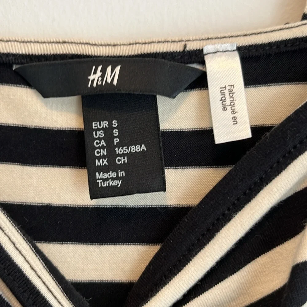 H&M cutout tank top, new without tags - Picture 4 of 5